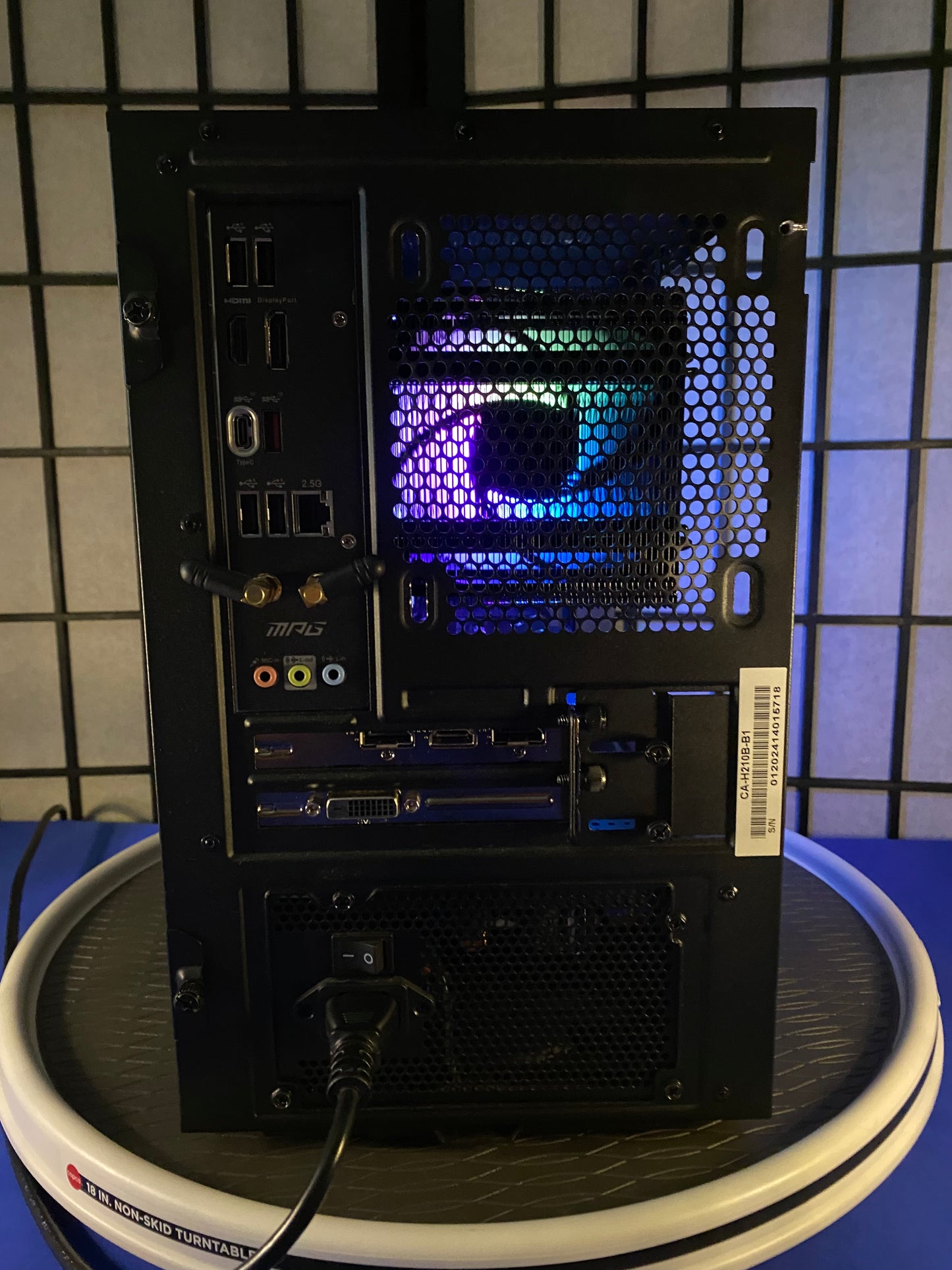 Black Mini itx with rgb 11400f with 2060 super 8gb